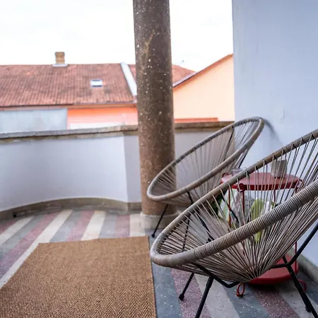 Διαμέρισμα Joy Madgearu 2 *