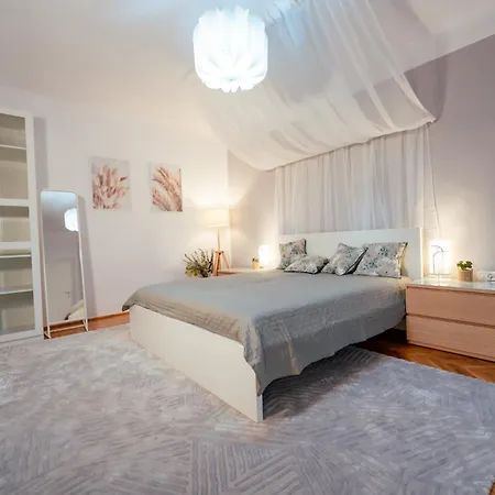 Διαμέρισμα Joy Madgearu 2 *